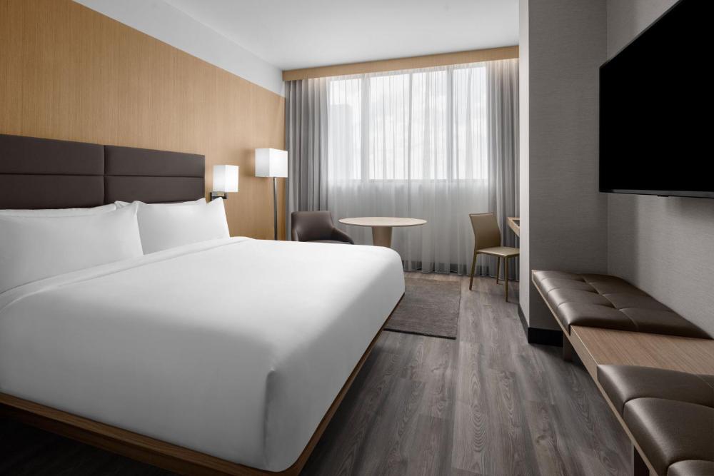 Standard King Room interior